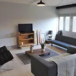 The Mews - Tastefully Restored Mews House Close To The Sea