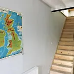 The Mews - Tastefully Restored Mews House Close To The Sea