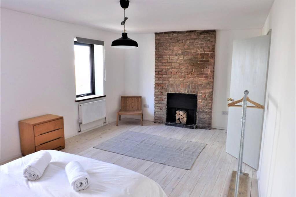 The Mews - Tastefully Restored Mews House Close To The Sea Holiday home *