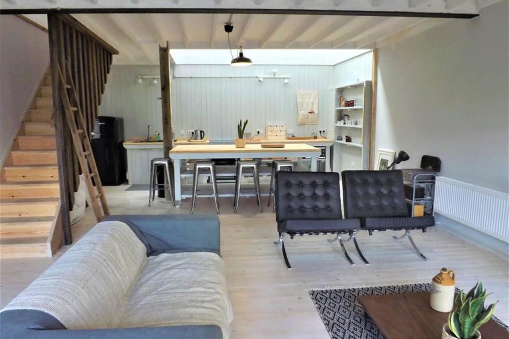 The Mews - Tastefully Restored Mews House Close To The Sea Holiday home *