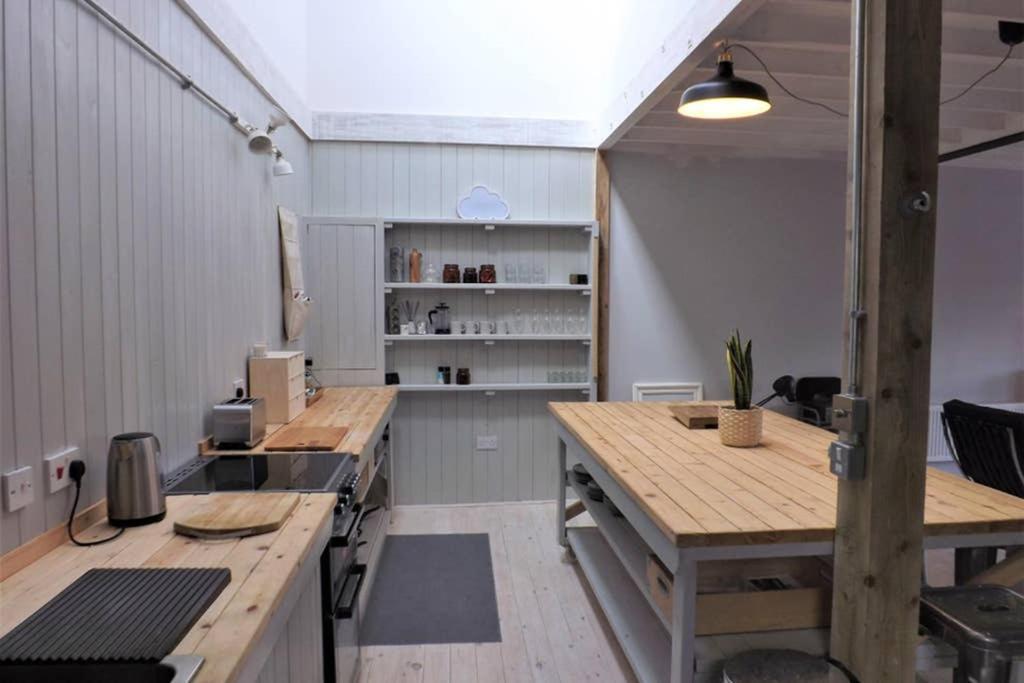 The Mews - Tastefully Restored Mews House Close To The Sea Margate
